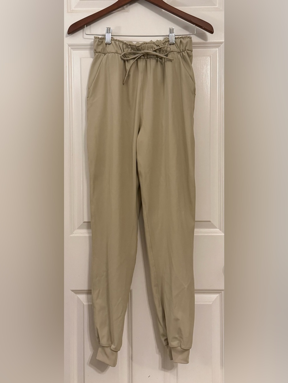 Lululemon size 4 joggers